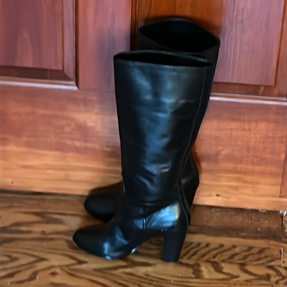 Lord and Taylor High Quality Leather Boots Barley worn like new 6.5